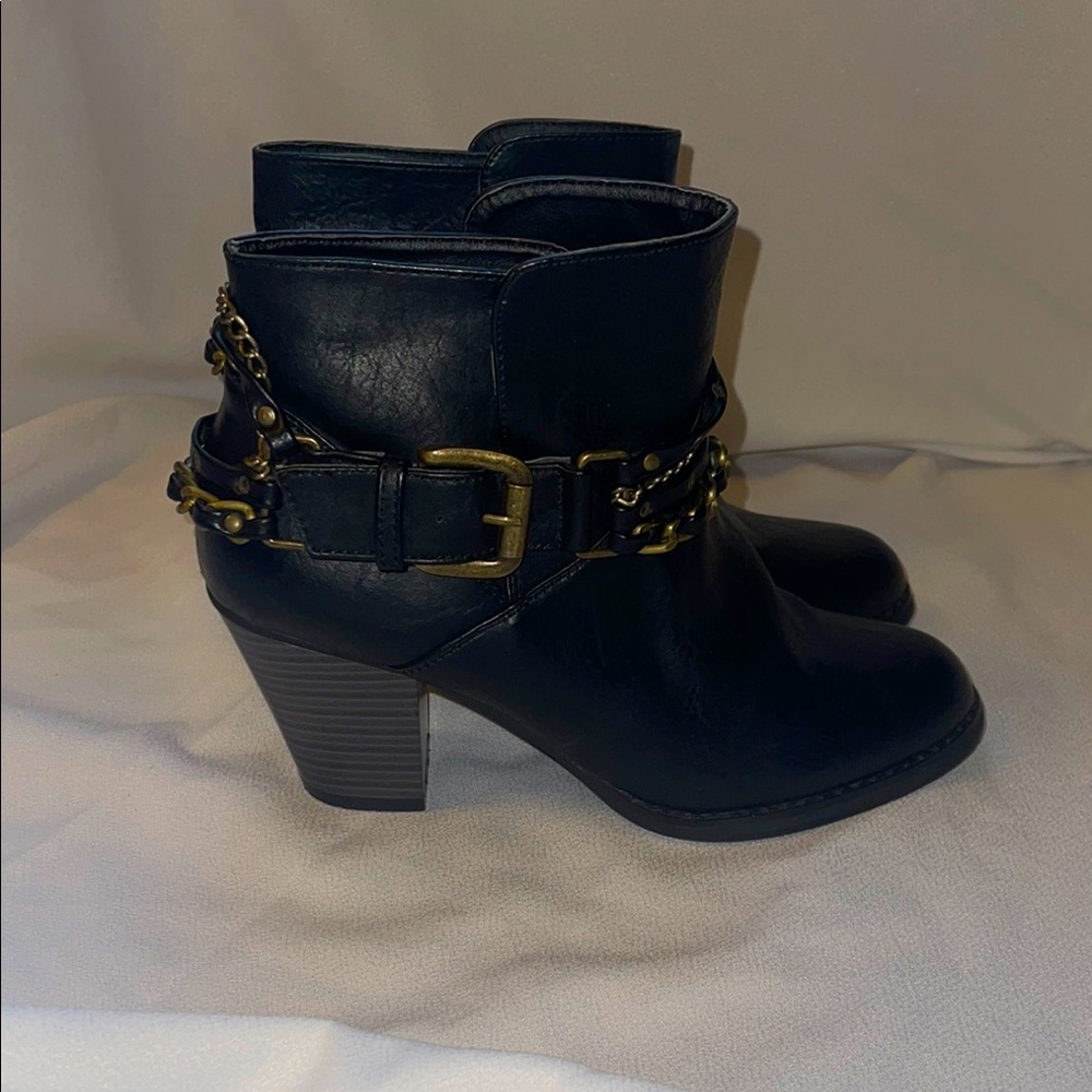 JustFab Black and Gold Heeled Boots with Chunky Heel EUC size 8.5